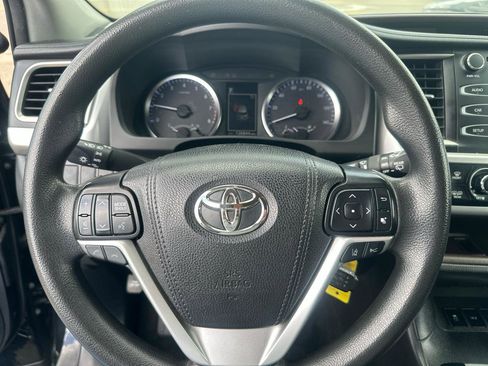 Used 2019 Toyota Highlander LE AWD/4WD image 14