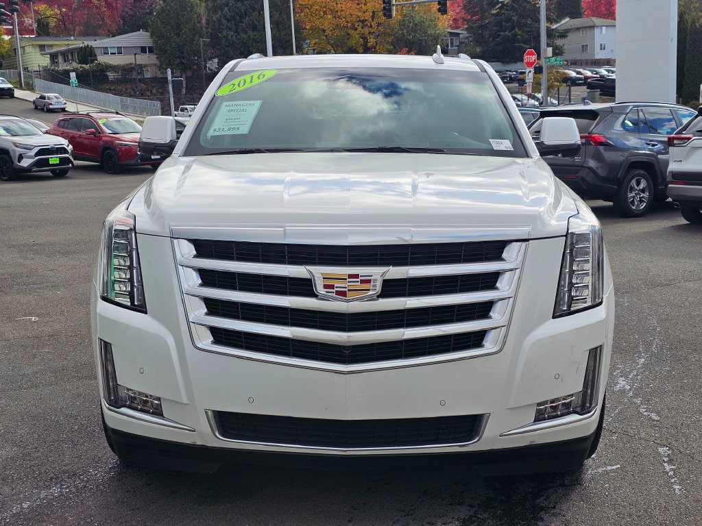 Used 2016 Cadillac Escalade ESV Luxury AWD/4WD image 2