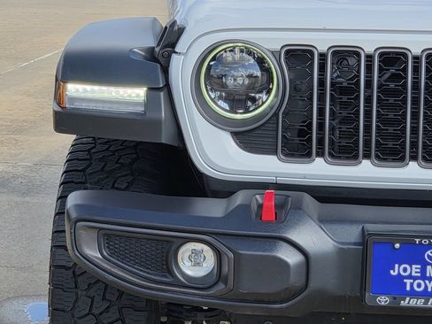 Used 2026 Jeep Gladiator Rubicon AWD/4WD image 5