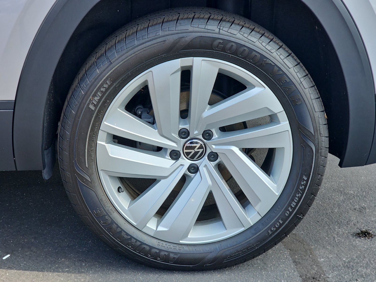 Used 2022 Volkswagen Atlas Cross Sport SE AWD/4WD image 35