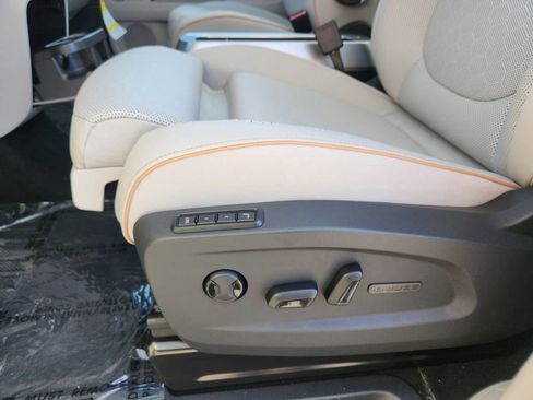 New 2025 Volkswagen ID. Buzz 1st Edition AWD/4WD image 14