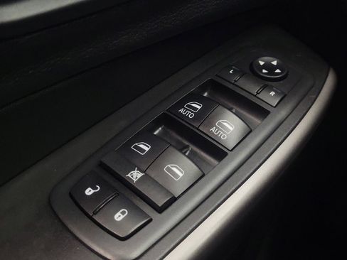 Used 2019 Jeep Cherokee Limited image 27