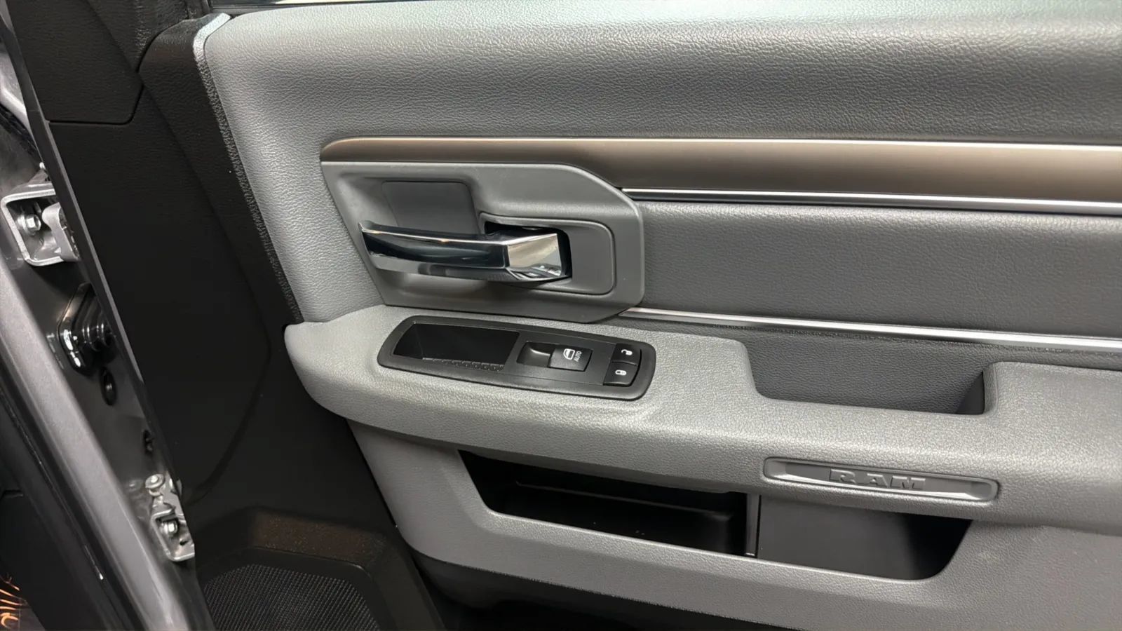 Used 2020 RAM 1500 Classic SLT w/ Trailer & Traction Group AWD/4WD image 17