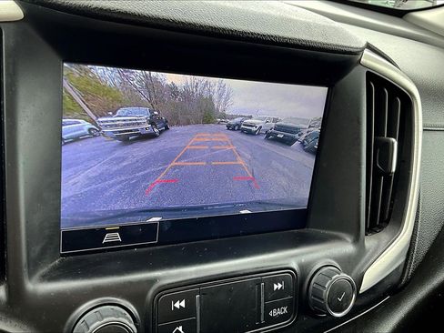 Used 2022 GMC Terrain SLE w/ Driver Convenience Package AWD/4WD image 9