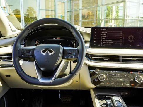 Certified 2026 INFINITI QX60 Luxe w/ Family Package FWD image 17