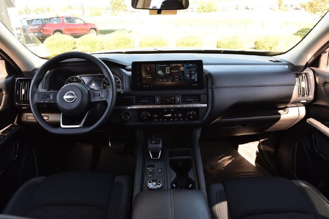 Used 2026 Nissan Pathfinder S AWD/4WD image 7