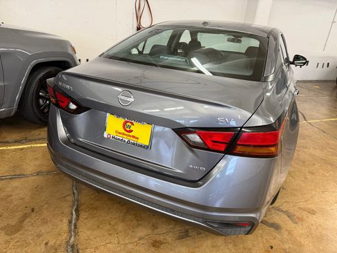 Used 2024 Nissan Altima 2.5 SV image 3