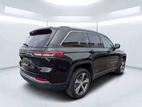 Used 2022 Jeep Grand Cherokee Limited 4xe w/ Luxury Tech Group II AWD/4WD image 3