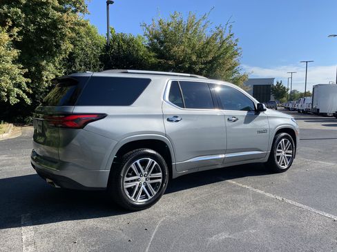 Used 2023 Chevrolet Traverse High Country FWD image 9