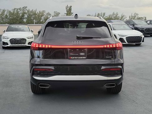 Certified 2025 Audi Q5 Premium Plus w/ Premium Plus AWD/4WD image 5