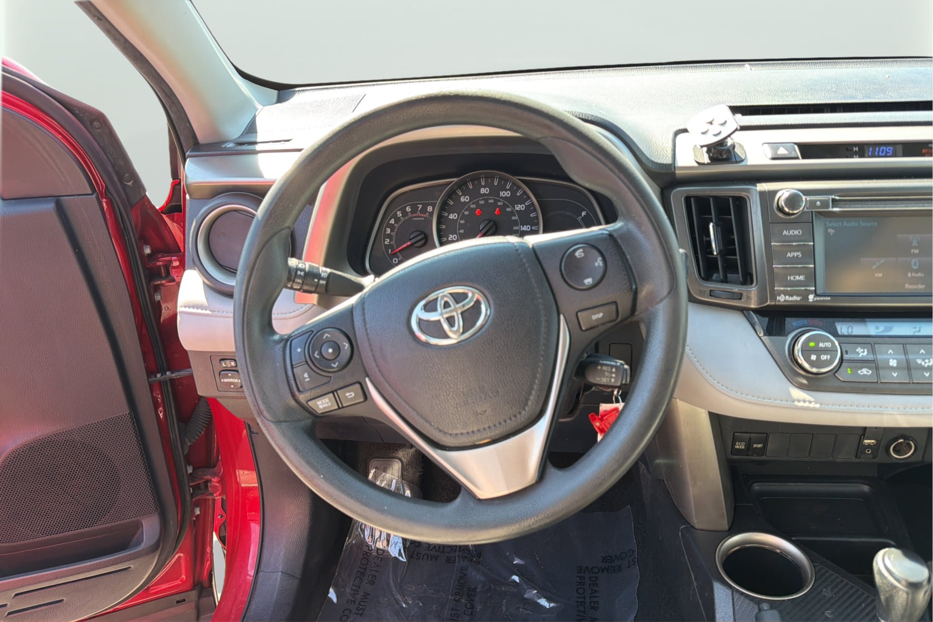 Used 2015 Toyota RAV4 XLE FWD image 16
