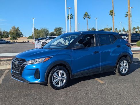 Certified 2025 Nissan Kicks Play S image 2