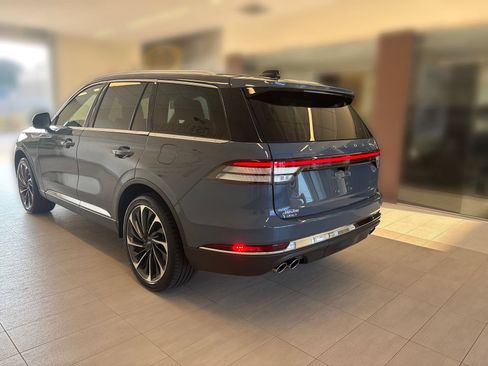 Certified 2025 Lincoln Aviator Reserve AWD/4WD image 3