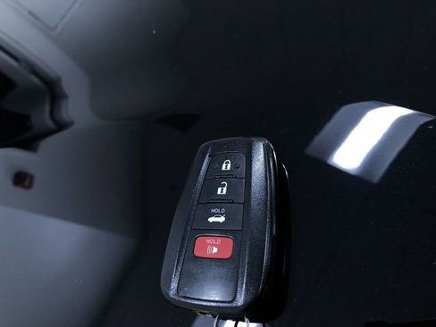 Certified 2020 Toyota Camry LE image 30