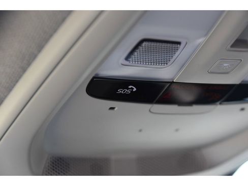 Certified 2025 Volvo XC40 B5 Plus w/ Protection Package Premier image 38