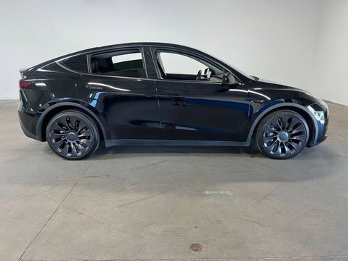 Used 2022 Tesla Model Y Long Range AWD/4WD image 2
