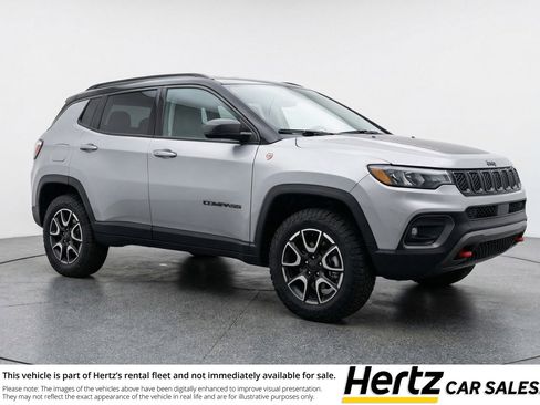 Used 2025 Jeep Compass Trailhawk AWD/4WD image 1
