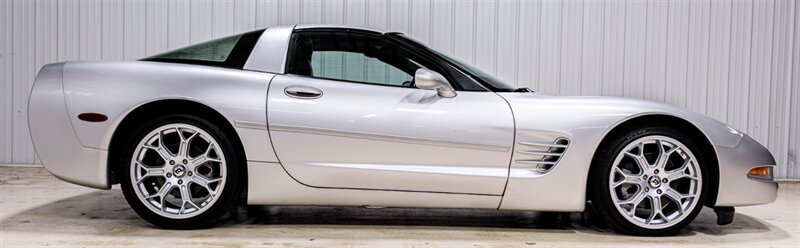 Used 2002 Chevrolet Corvette Coupe w/ Preferred Equipment Group1 RWD image 24