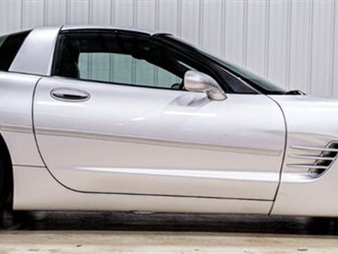Used 2002 Chevrolet Corvette Coupe w/ Preferred Equipment Group1 RWD image 24