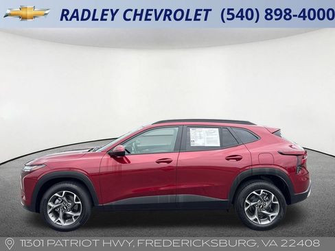 Used 2025 Chevrolet Trax LT FWD image 22