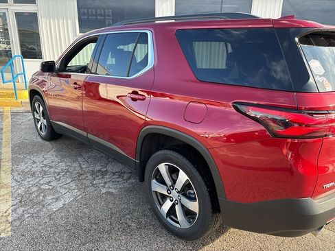 Used 2023 Chevrolet Traverse LT w/ LT Premium Package AWD/4WD image 1