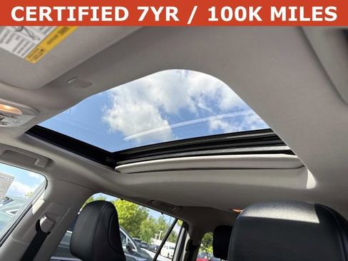 Used 2022 Toyota Highlander XLE AWD/4WD image 16