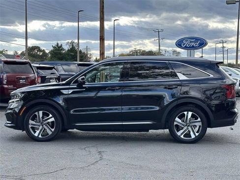 Used 2023 Kia Sorento SX Prestige image 2
