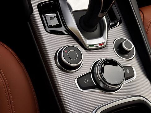 Used 2024 Alfa Romeo Giulia Ti AWD/4WD image 14