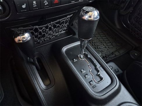 Used 2016 Jeep Wrangler Unlimited Sahara image 35