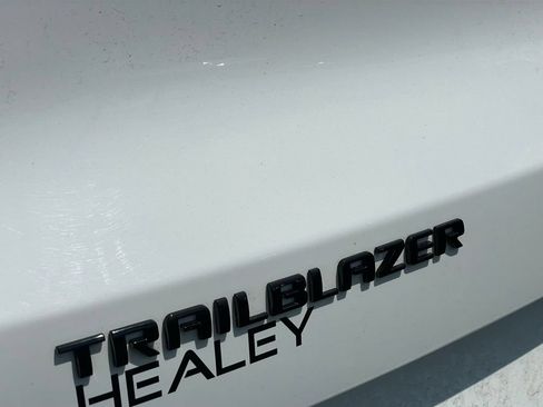 Used 2023 Chevrolet TrailBlazer RS w/ Convenience Package FWD image 29