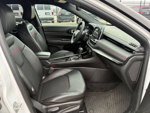 Used 2025 Jeep Compass Trailhawk AWD/4WD image 30
