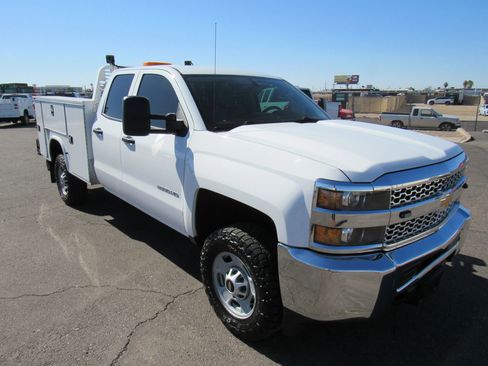 Used 2019 Chevrolet Silverado 2500 W/T AWD/4WD image 4