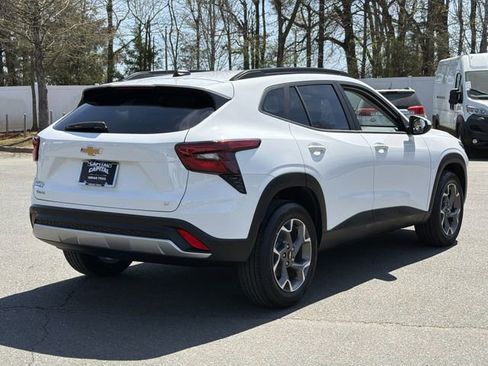 Used 2026 Chevrolet Trax LT w/ Sunroof Package image 13