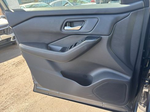 Used 2025 Nissan Rogue SV AWD/4WD image 18