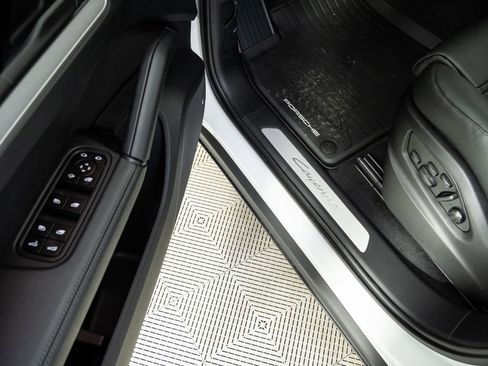 New 2026 Porsche Cayenne Coupe AWD/4WD image 8