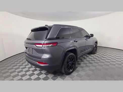 Used 2026 Jeep Grand Cherokee Altitude RWD image 38
