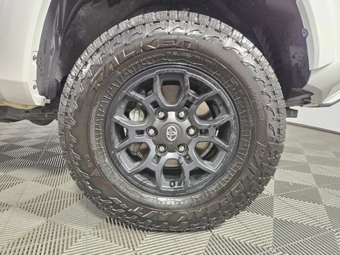 Used 2022 Toyota Tacoma SR5 w/ Technology Package RWD image 16