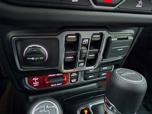 Used 2025 Jeep Gladiator Rubicon image 32