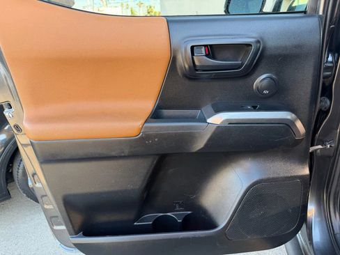 Used 2019 Toyota Tacoma SR5 image 12