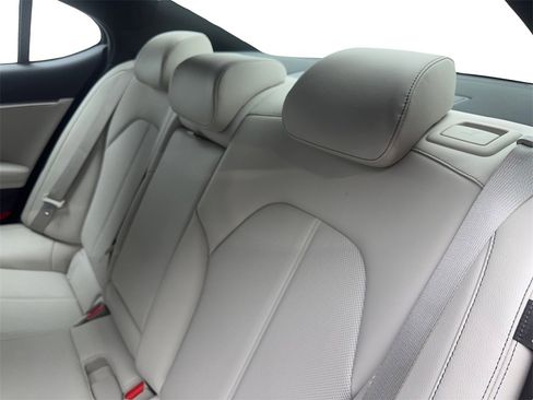 Used 2025 Genesis G70 2.5T image 35