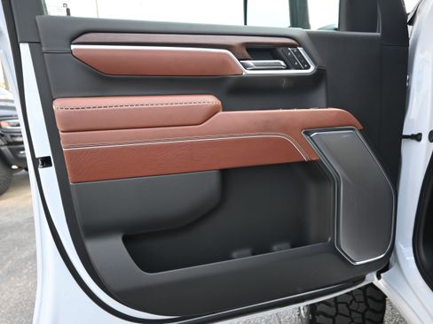 Used 2025 GMC Sierra 2500 Denali Ultimate image 17