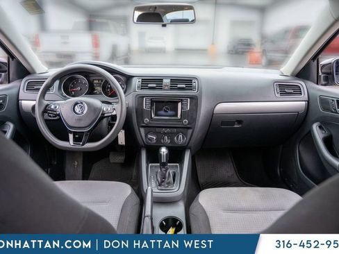 Used 2017 Volkswagen Jetta S image 3