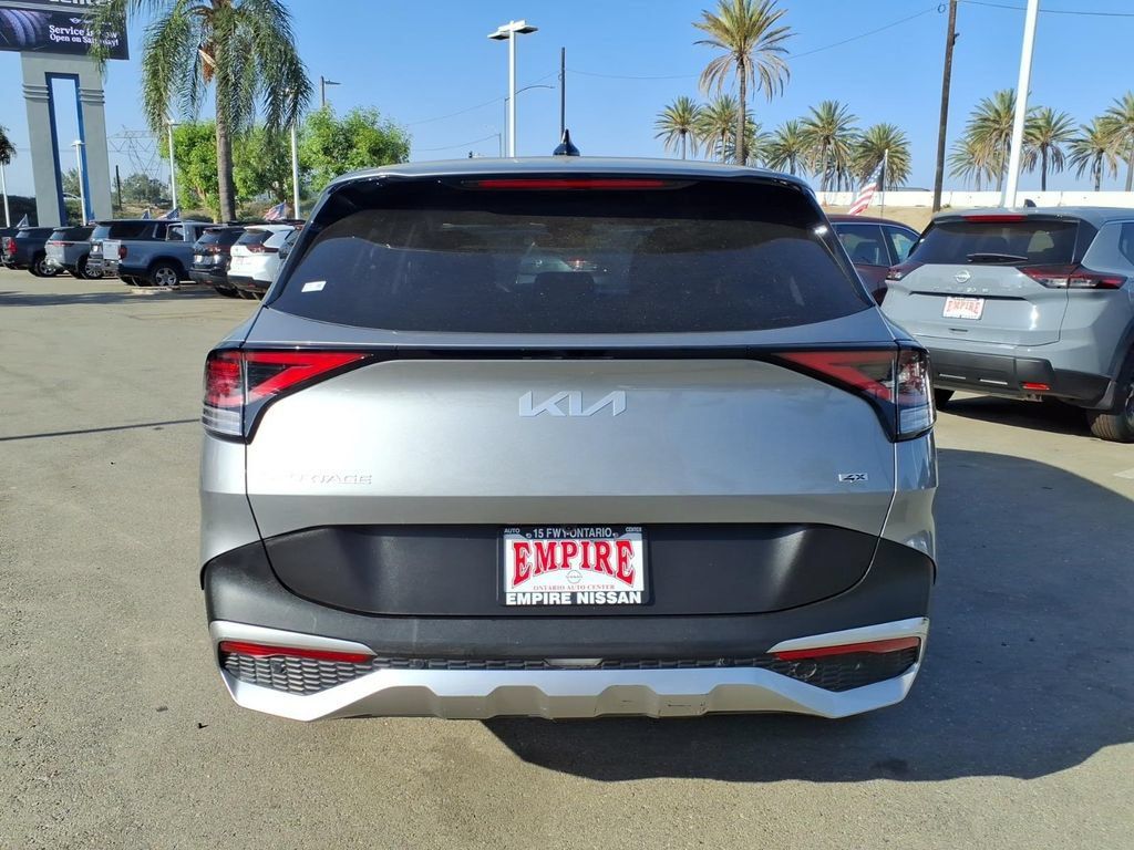 Used 2025 Kia Sportage LX AWD/4WD image 4