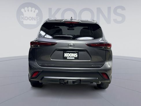 Used 2024 Toyota Highlander XLE image 11