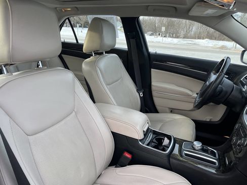 Used 2015 Chrysler 300 C w/ Light Group image 32