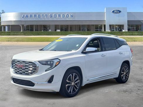 Used 2020 GMC Terrain Denali w/ Denali Premium Package FWD image 2