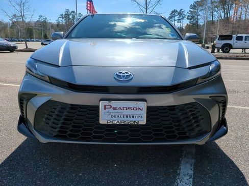 Used 2025 Toyota Camry SE image 9