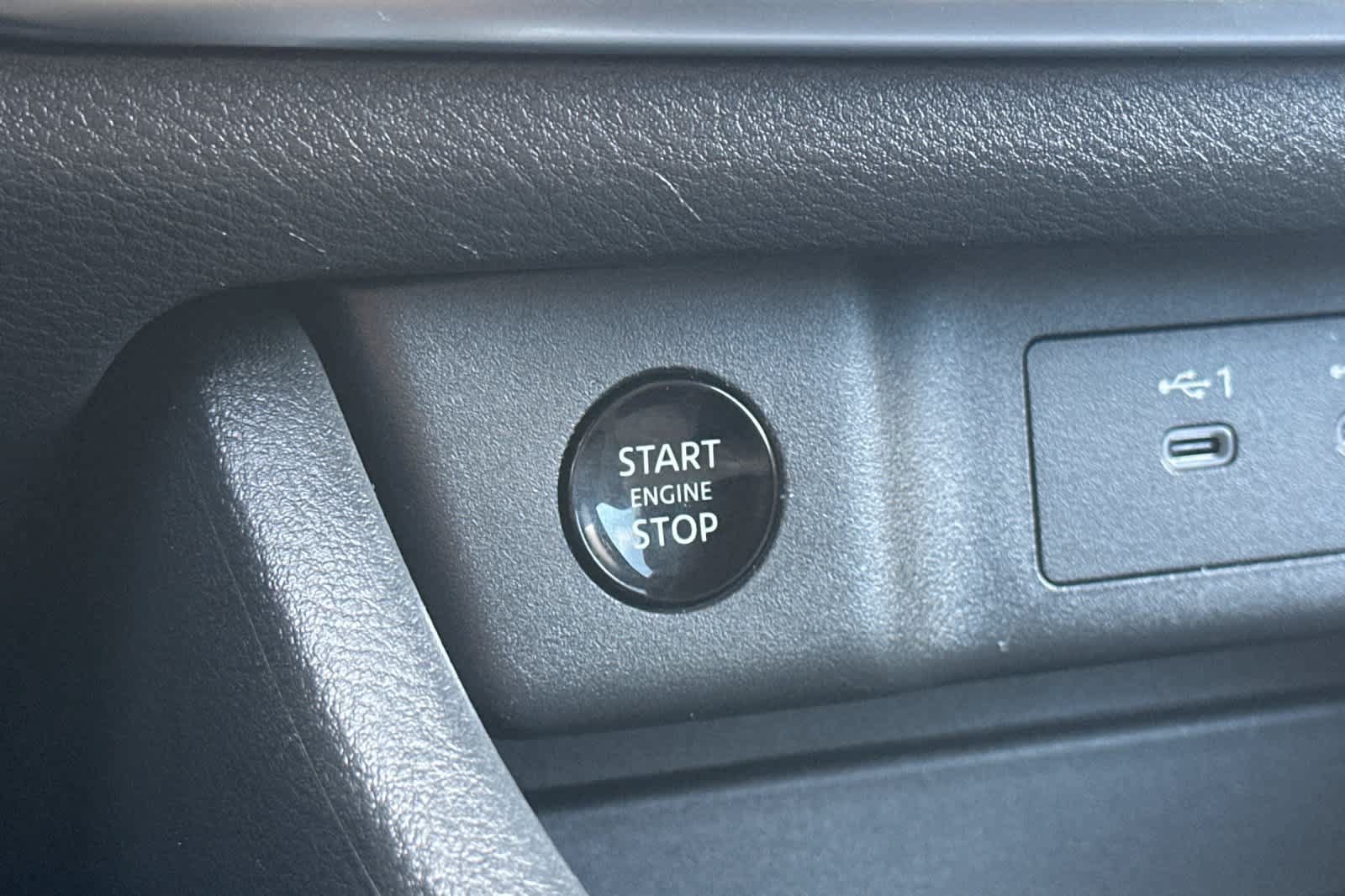 Used 2025 Nissan Rogue SV AWD/4WD image 24
