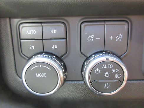 New 2026 GMC Yukon Elevation w/ Elevation Premium Package AWD/4WD image 17
