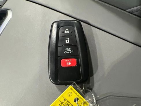 Used 2023 Toyota Highlander XLE AWD/4WD image 27